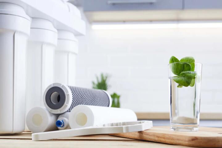 Water Filtration 101: Reverse Osmosis vs. UV vs. Carbon Filters