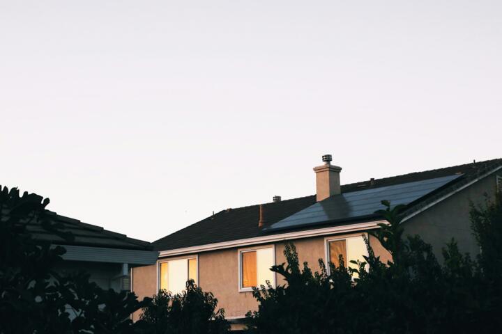 Ground-Mounted vs. Roof-Mounted Solar: Which is Better for Your Site?
