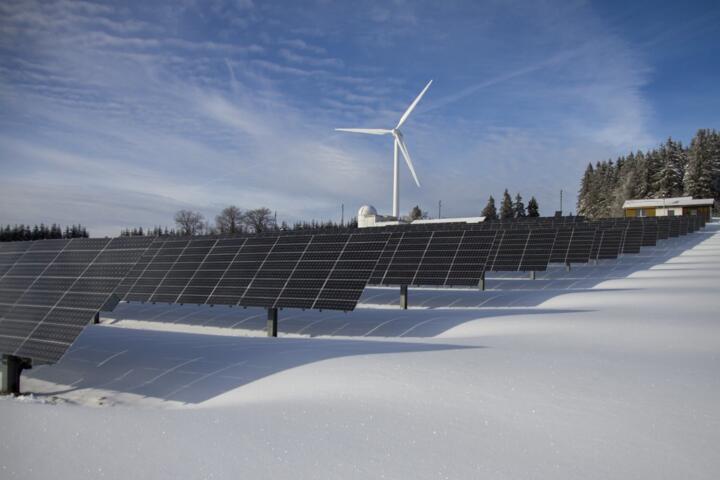 The Role of Supercapacitors in Modern Off-Grid Power Systems